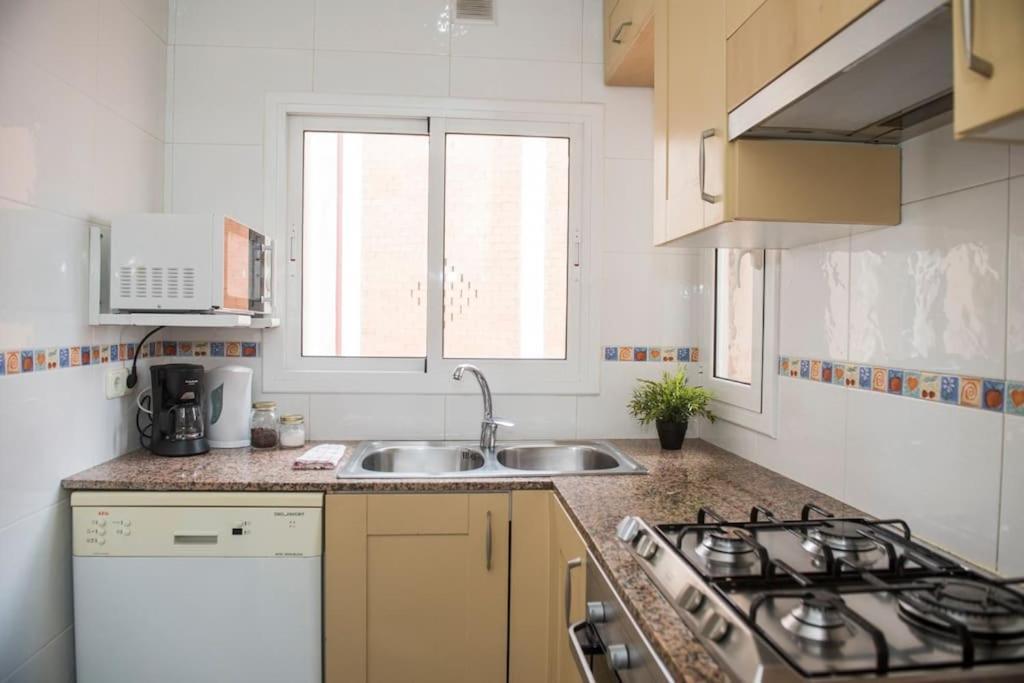 Sunny And Quiet Sagrada Familia Appartement Barcelona Buitenkant foto