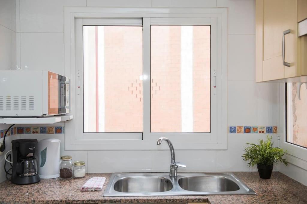 Sunny And Quiet Sagrada Familia Appartement Barcelona Buitenkant foto